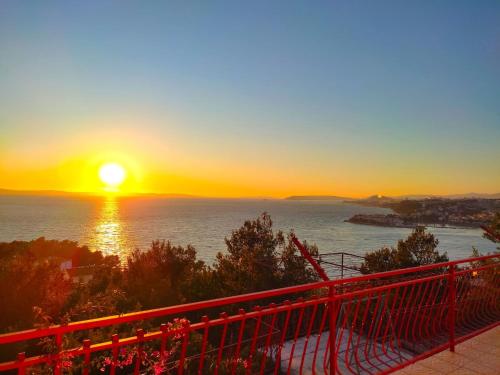 Apartment Amazing View Wohnung atemberaubenden Blick auf das Meer Stadt by Interhome