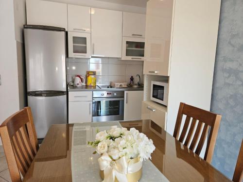 Apartment Maja großer Balkon 7 Minuten zu Fuß zum Strand und Hotel by Interhome