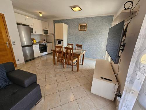 Apartment Maja großer Balkon 7 Minuten zu Fuß zum Strand und Hotel by Interhome