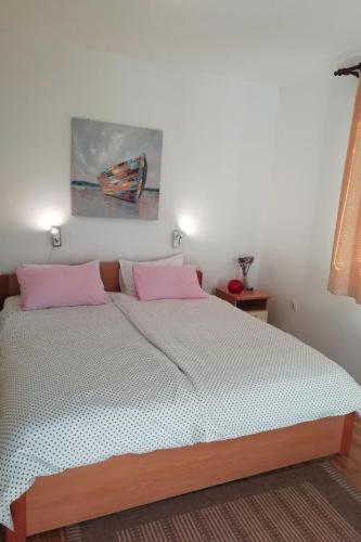 Apartment Ivana mitten im Blumengarten by Interhome