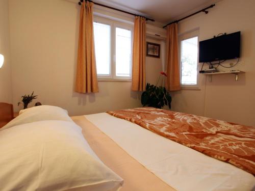 Apartment Ivana mitten im Blumengarten by Interhome