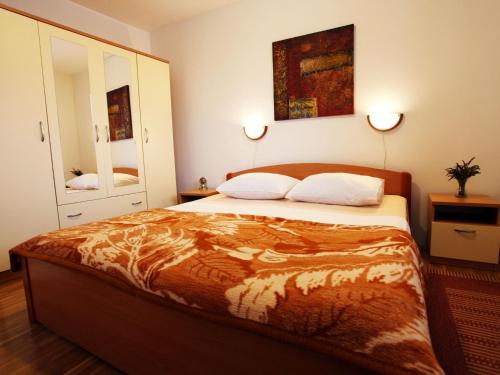 Apartment Ivana mitten im Blumengarten by Interhome