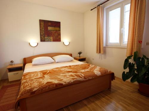 Apartment Ivana mitten im Blumengarten by Interhome