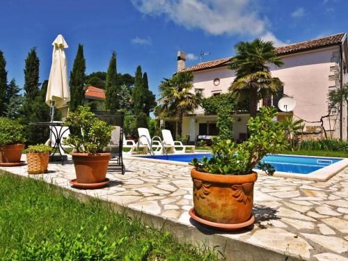 Holiday Home mit Privatpool für 6 Personen ca- 165 m² in Kosinozici- Istrien - Porec und by Interhome