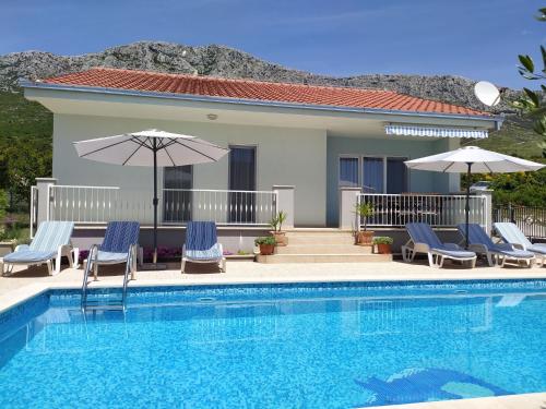 Holiday Home in Kastel Sucurac mit Parkplatz by Interhome
