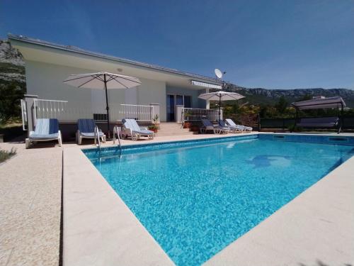 Holiday Home in Kastel Sucurac mit Parkplatz by Interhome