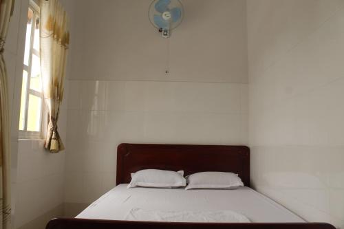 a bed with two white pillows on top of it at Thanh Ha Guesthouse in Can Tho