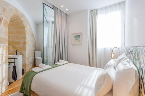 Historic house of Santo André • Lisbon's old town