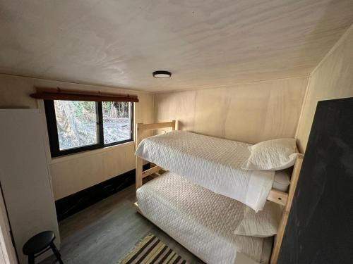 En eller flere senge i et værelse på Cabaña y Tinaja Leuquetro