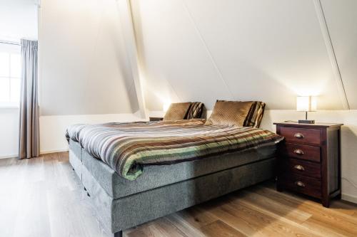 Giường trong phòng chung tại Landgoed Steenbergen