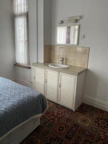 En eller flere senge i et værelse på Mickys Bed and Breakfast