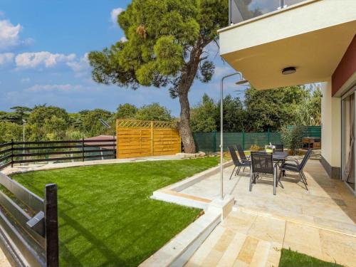 Holiday Home Villa Palma - Luxusvilla am Meer für 6 Personen by Interhome