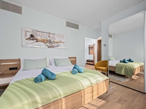 Holiday Home Villa Palma - Luxusvilla am Meer für 6 Personen by Interhome