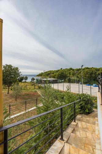 Holiday Home Villa Palma - Luxusvilla am Meer für 6 Personen by Interhome