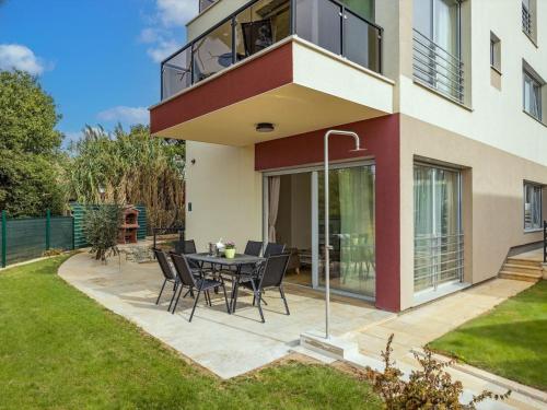 Holiday Home Villa Palma - Luxusvilla am Meer für 6 Personen by Interhome