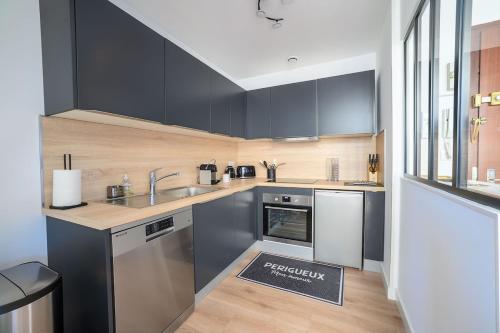 Køkken eller tekøkken på Le Boudoir du Palais Climatisé & Luxueux