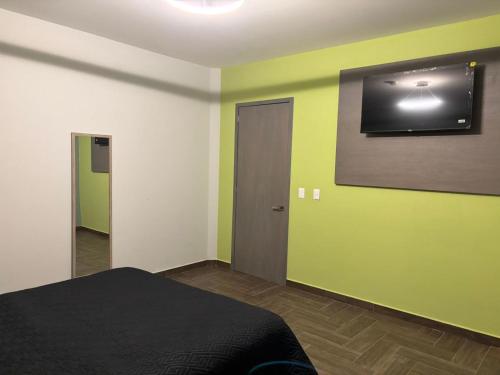 TV a/nebo společenská místnost v ubytování Hotel Azomali plus