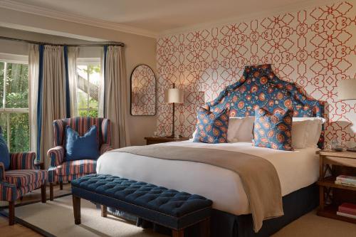 Un pat sau paturi într-o cameră la Le Quartier Francais