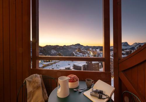 En generel udsigt til bjerge eller udsigt til bjerge taget fra lejlighedshotellet