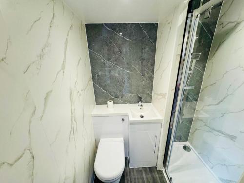 Et badeværelse på City Centre Apartment