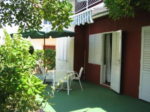 Apartment Große Ferienwohnung in Pag mit Privater Terrasse by Interhome