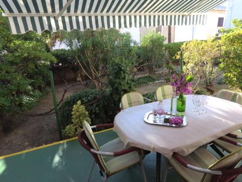 Apartment Große Ferienwohnung in Pag mit Privater Terrasse by Interhome