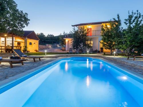 Holiday Home Villa Podrugovi Dvori mit Pool by Interhome