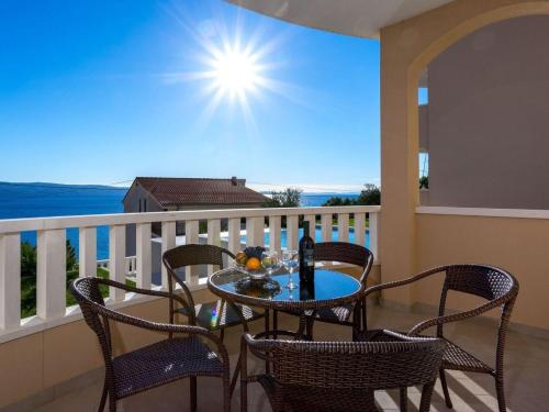 Apartment in Dugi Rat mit Großer Terrasse by Interhome