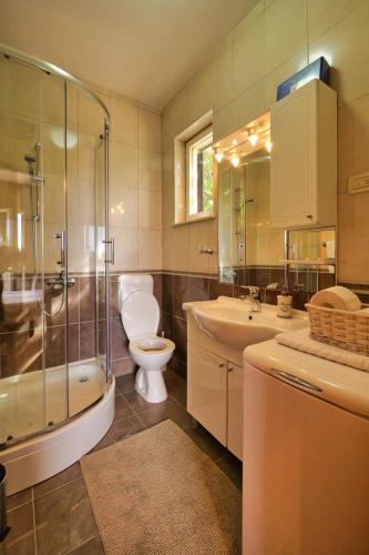 Apartment Helena2 mit Blick auf das Wasser by Interhome