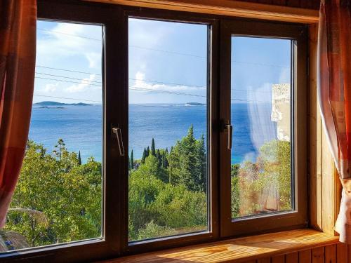 Apartment Wohnung Helena3 mit Blick auf das Wasser by Interhome