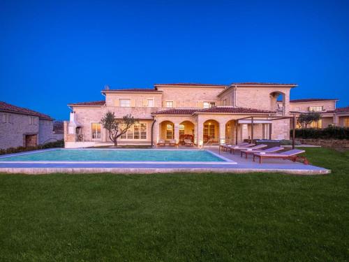 Holiday Home mit Privatpool für 10 Personen ca- 400 m² in Bajkini- Istrien - Binnenland by Interhome