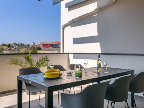 Apartment Wohnung Dora 3 in Kastanjer by Interhome