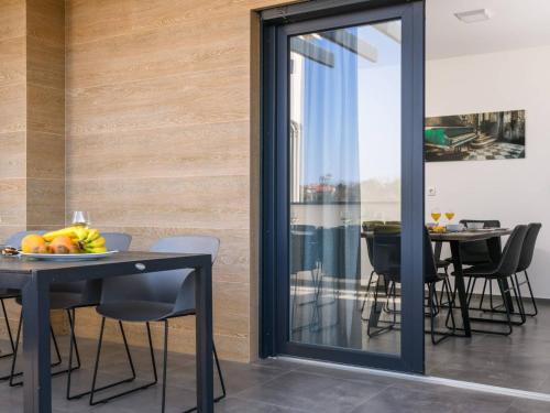 Apartment Wohnung Dora 3 in Kastanjer by Interhome