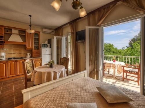 Apartment Appartement Helena mit Entspannung im Whirlpool by Interhome
