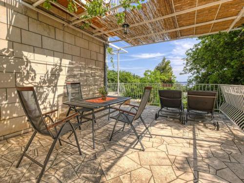 Apartment Appartement Helena mit Entspannung im Whirlpool by Interhome