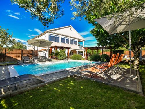 Holiday Home Charmantes Ferienhaus in Donje Rastane by Interhome