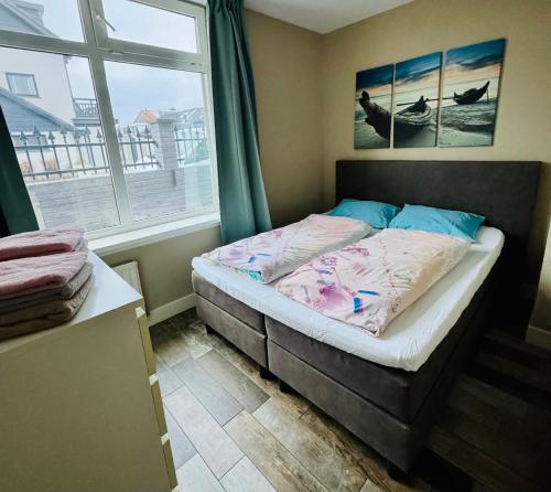 En eller flere senge i et værelse på Strandzand