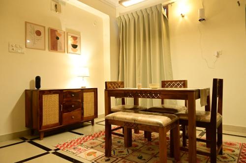 Et opholdsområde på KASI Heritage Haven Spacious 3BHK in Varanasi