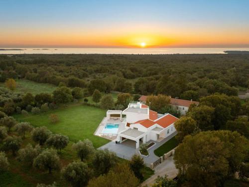Holiday Home Villa Brioli by Interhome