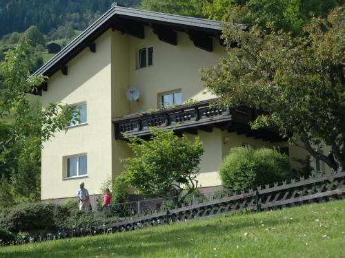Apartment Große Wohnung in Silbertal mit Großem Garten by Interhome