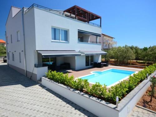 Apartment 1 mit Schwimmbad und Garten by Interhome