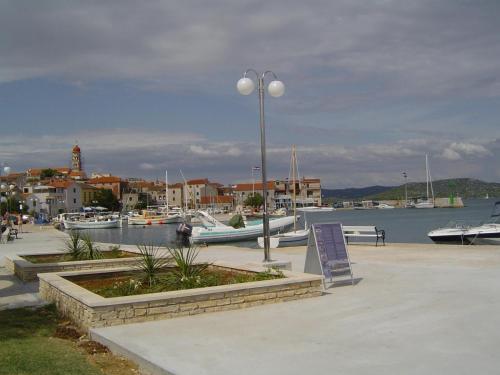 Apartment Apartment direkt am Meer mit Anlegeplatz by Interhome