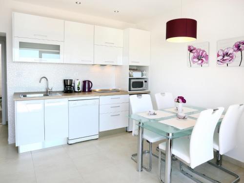 Apartment Strandnahe Ferienwohnung mit Terrasse by Interhome