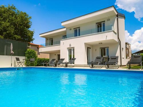 Holiday Home Villa Tonka by Interhome