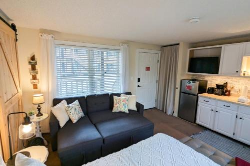 a living room with a couch and a kitchen at Dream Weaver in Ludlow