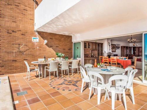 Holiday Home Chalet Villa Oceano mit privatem Pool by Interhome