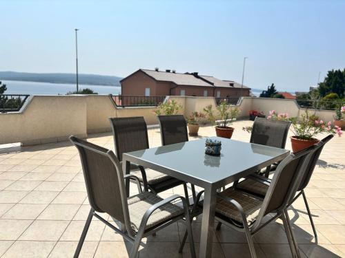 Apartment in Crikvenica mit Meerblick by Interhome