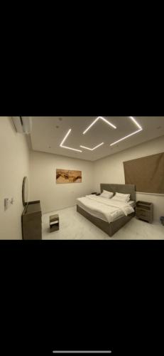 Postel nebo postele na pokoji v ubytování شقة مخدومة VIp