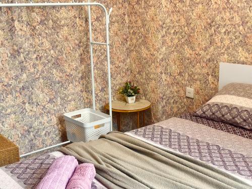 En eller flere senge i et værelse på Yellow Boulevard Apartment
