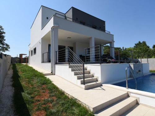 Holiday Home Ferienvilla Luxury Villa Tara mit beheiztem Pool by Interhome